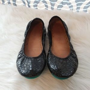 BLACK PATENT LEATHER TIEKS